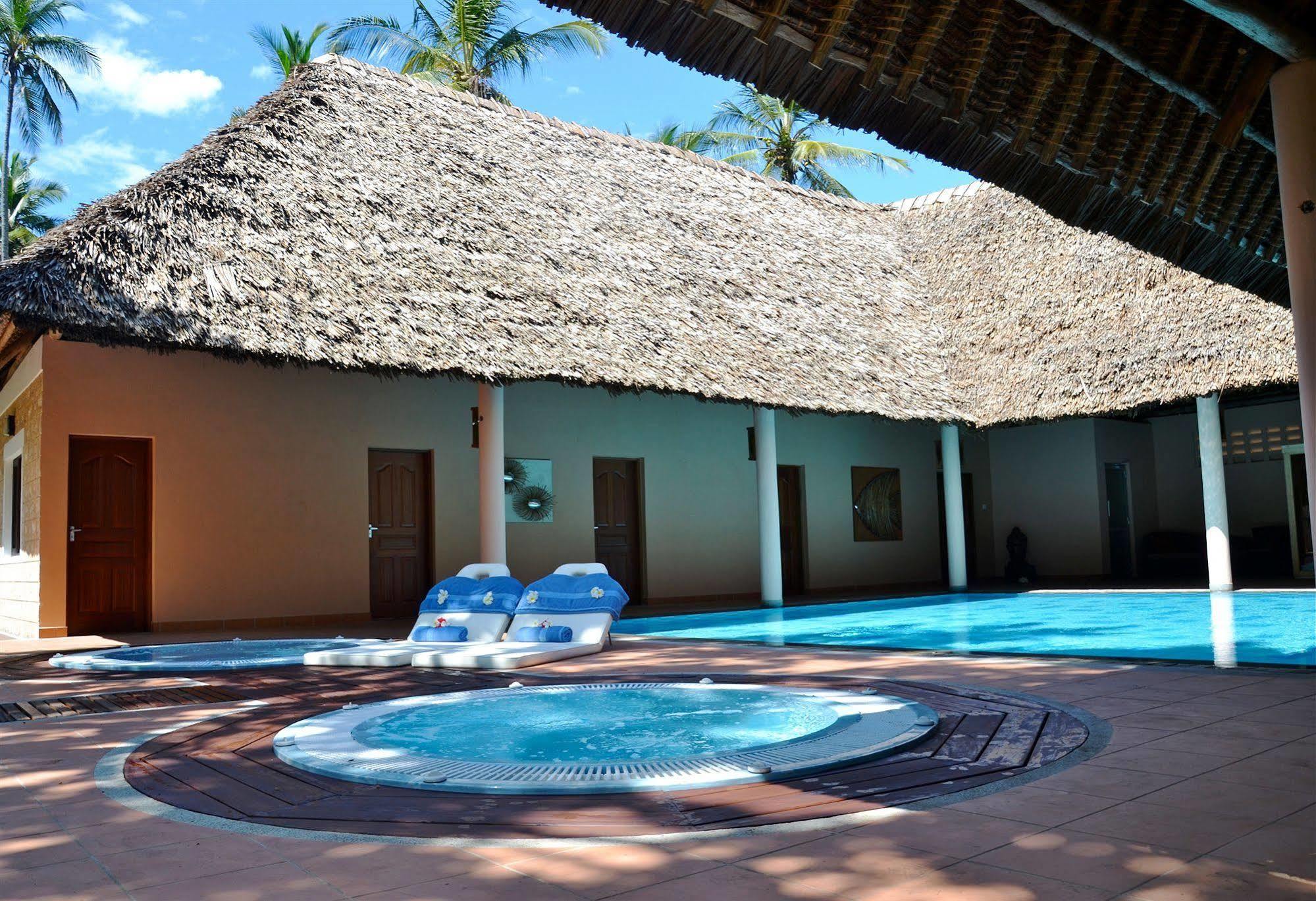 Neptune Village Beach Resort & Spa Galu Exterior foto