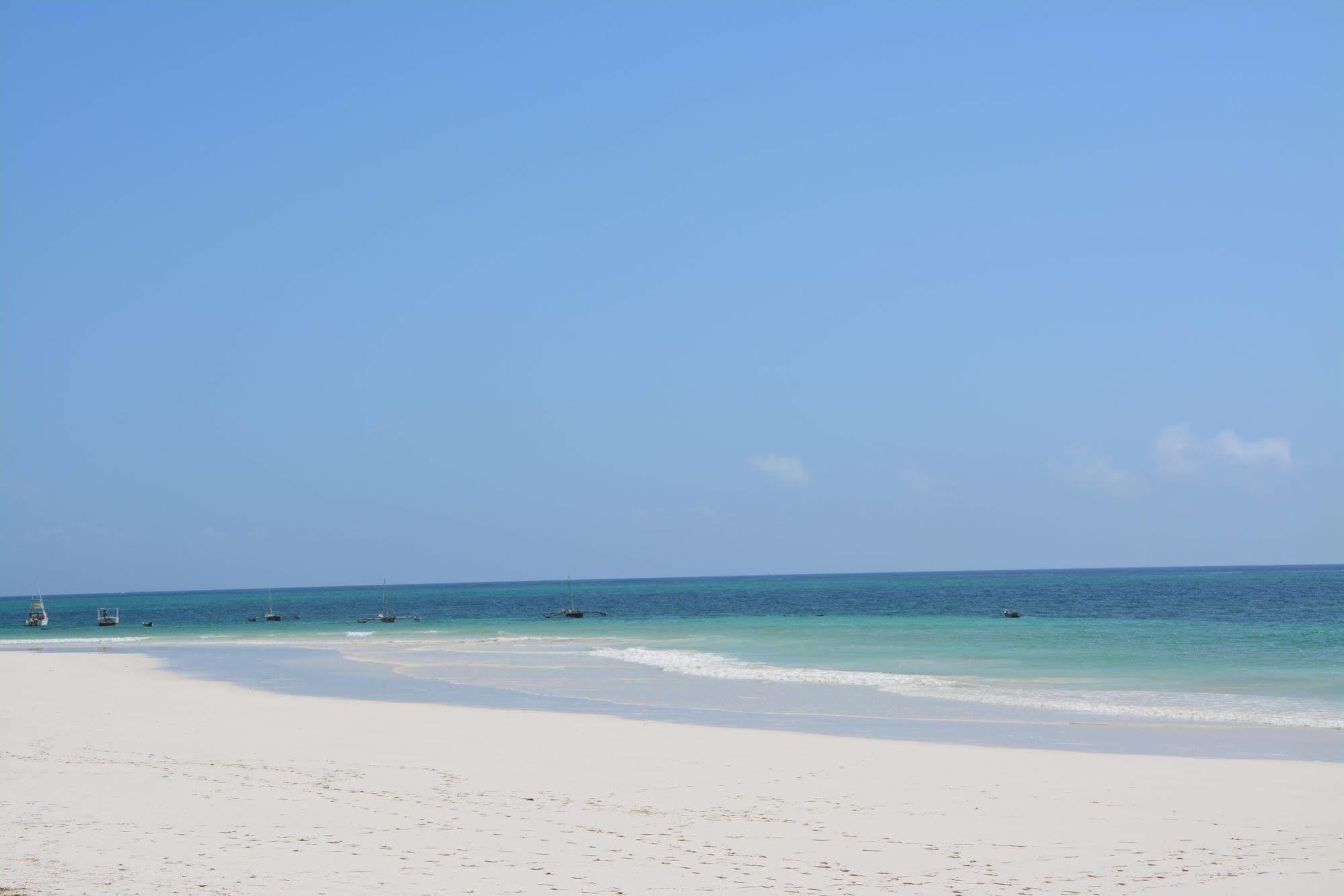 Neptune Village Beach Resort & Spa Galu Exterior foto