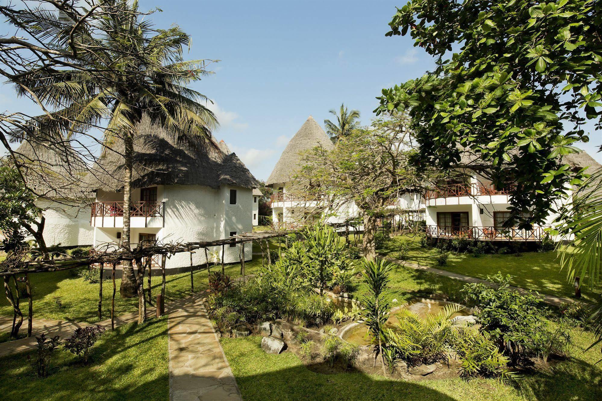 Neptune Village Beach Resort & Spa Galu Exterior foto